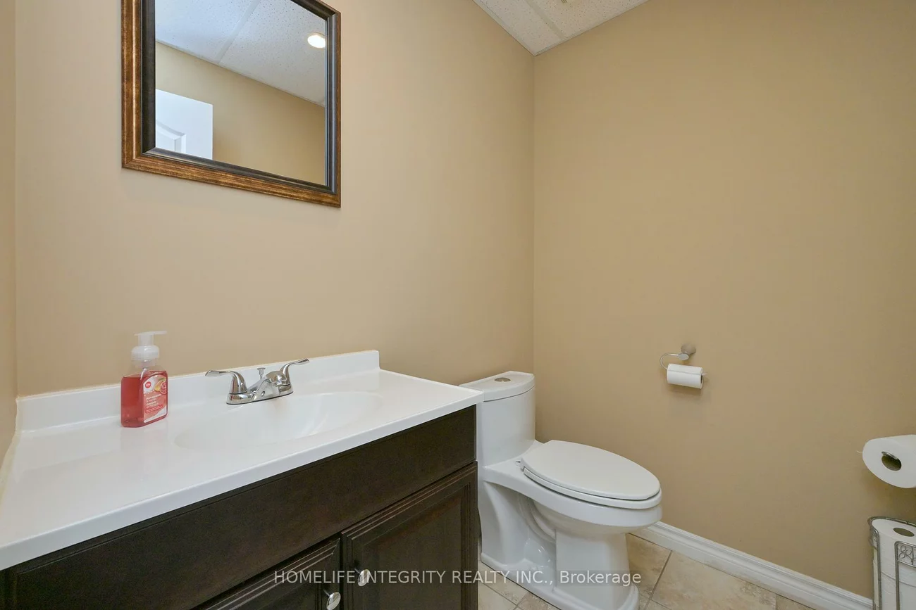 25, BERCZY, Codrington, Barrie