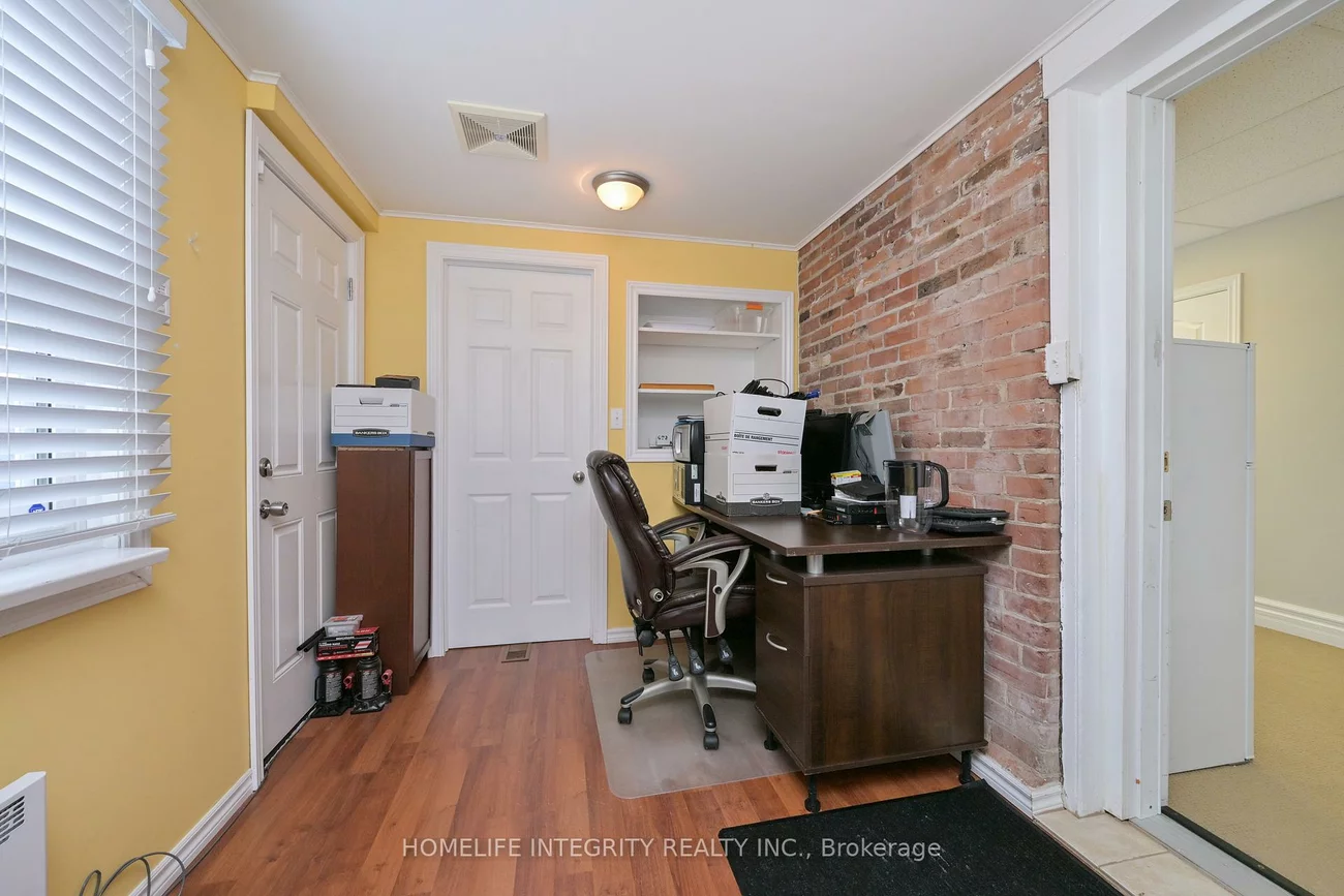 25, BERCZY, Codrington, Barrie