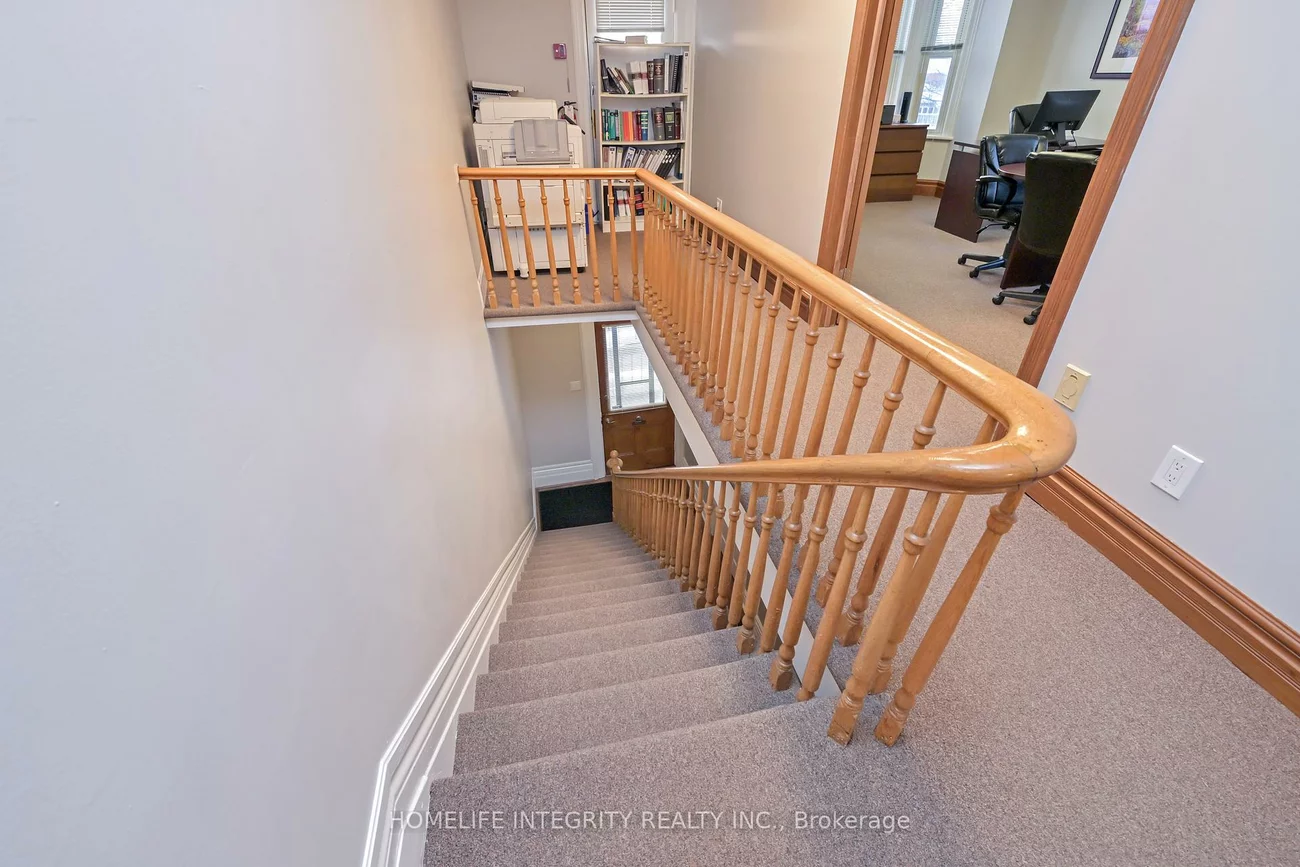 25, BERCZY, Codrington, Barrie