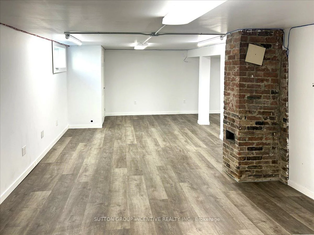 18, Worsley, City Centre, Barrie