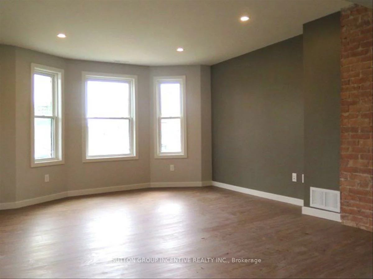 18, Worsley, City Centre, Barrie