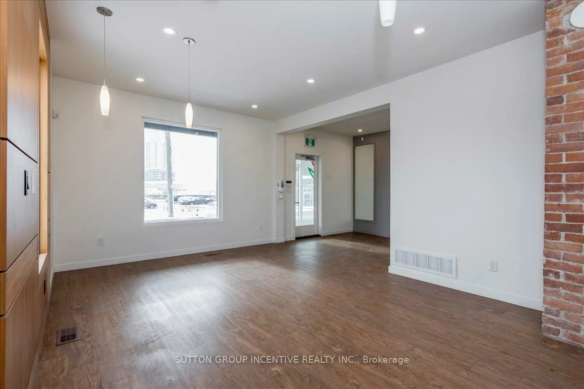 18, Worsley, City Centre, Barrie