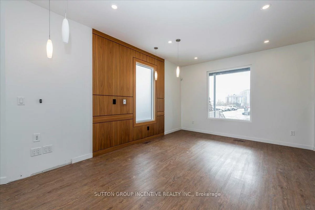 18, Worsley, City Centre, Barrie