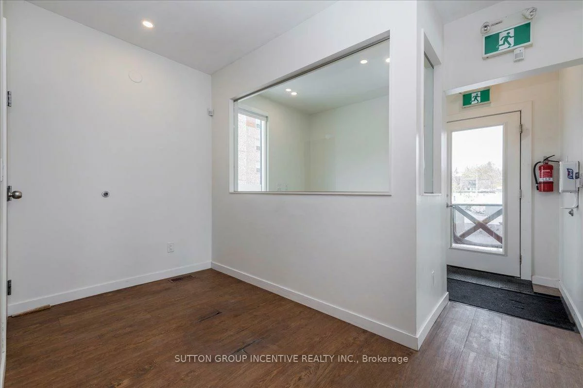 18, Worsley, City Centre, Barrie