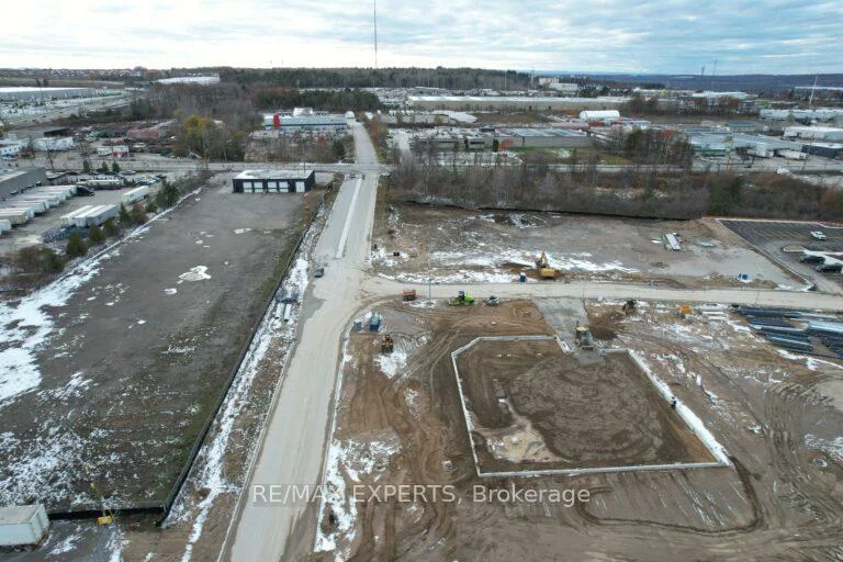 70, IRONSTONE, 400 East, Barrie