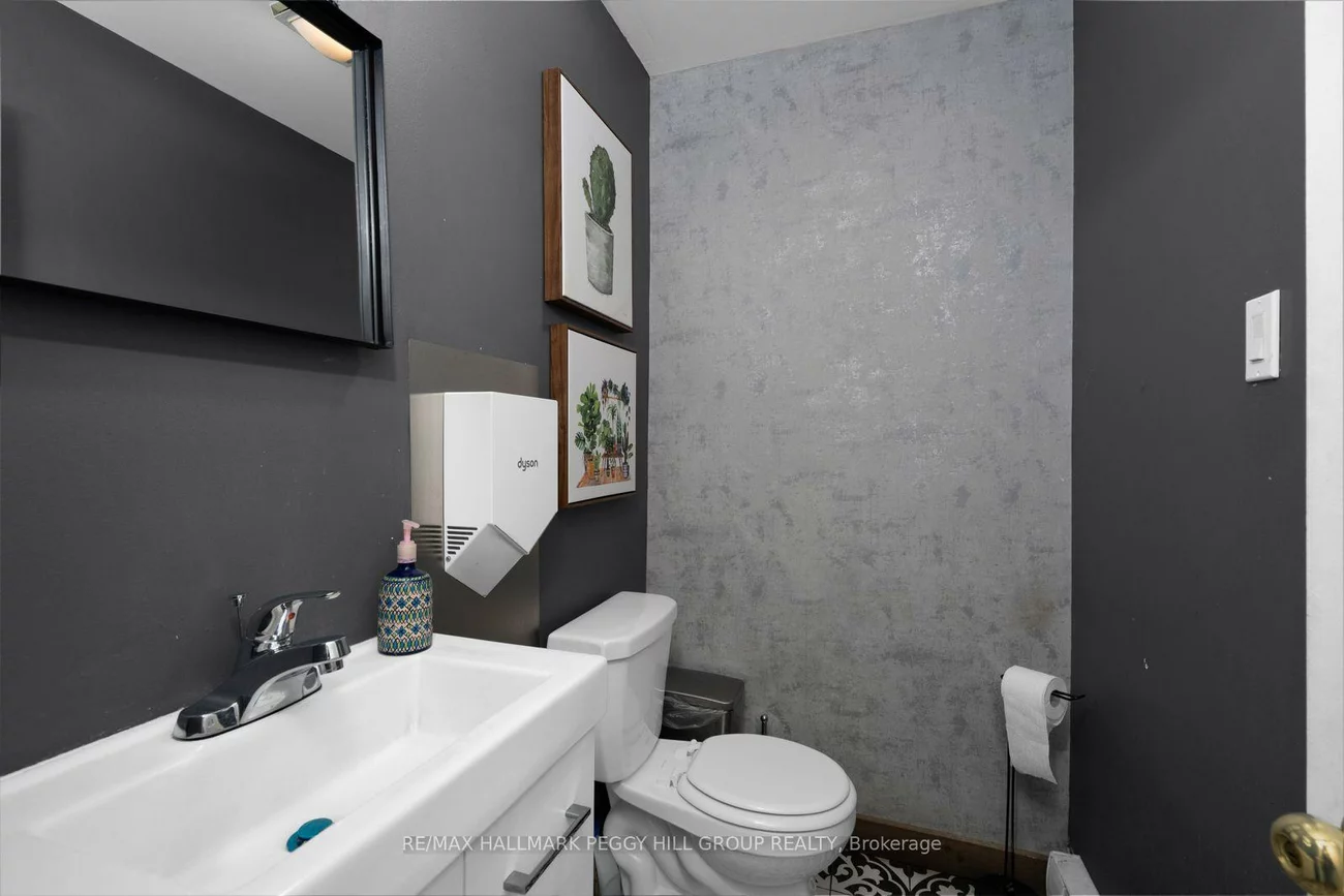 37, Dunlop, City Centre, Barrie