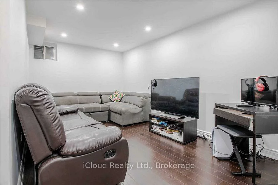 59, Mary, City Centre, Barrie