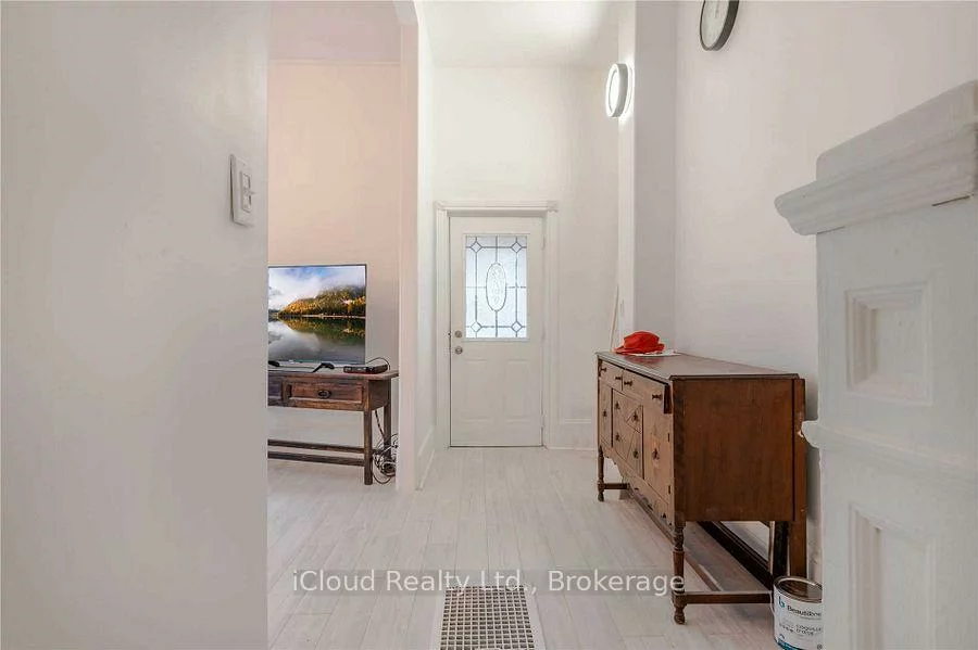 59, Mary, City Centre, Barrie