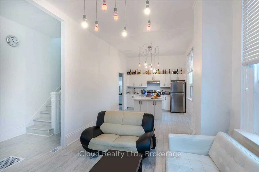 59, Mary, City Centre, Barrie