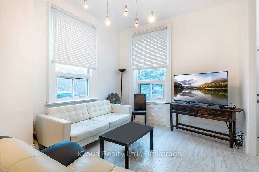 59, Mary, City Centre, Barrie