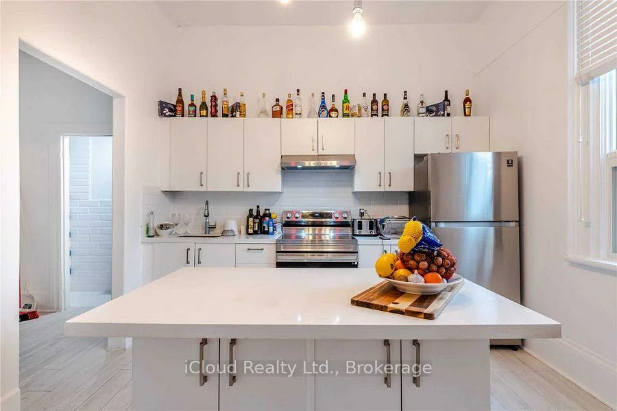 59, Mary, City Centre, Barrie