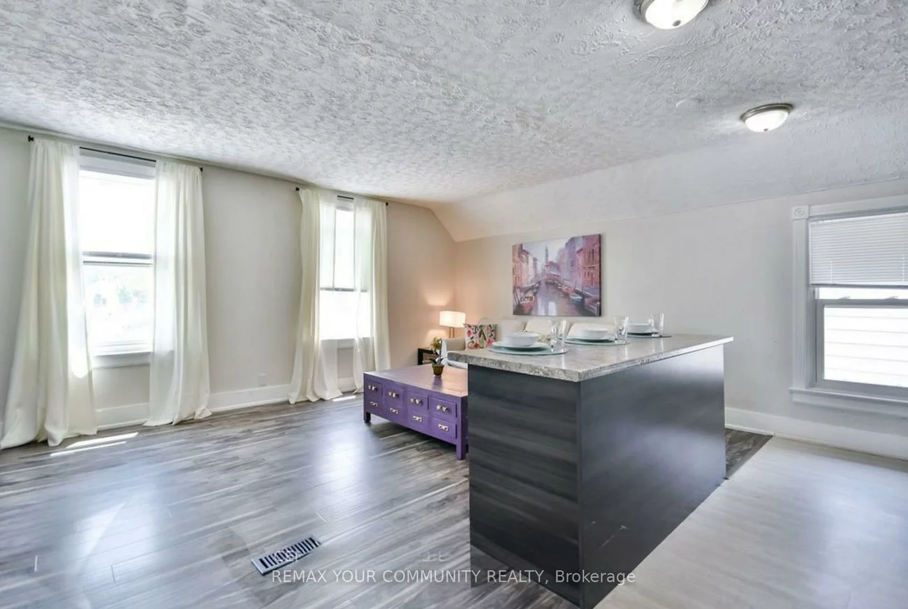 30, Tiffin, Allandale Centre, Barrie