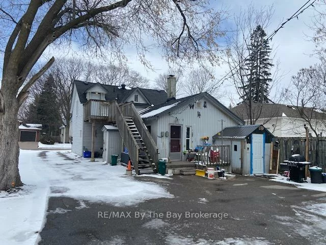 13, HENRY, Queen's Park, Barrie