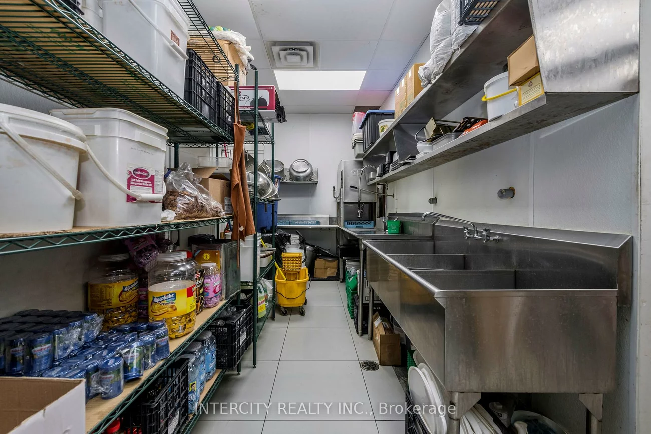 7, Anne, Queen's Park, Barrie
