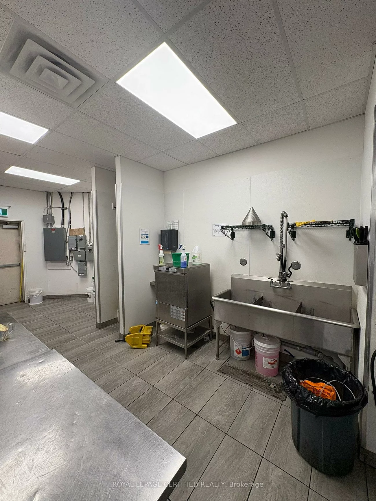 7, Anne, Queen's Park, Barrie