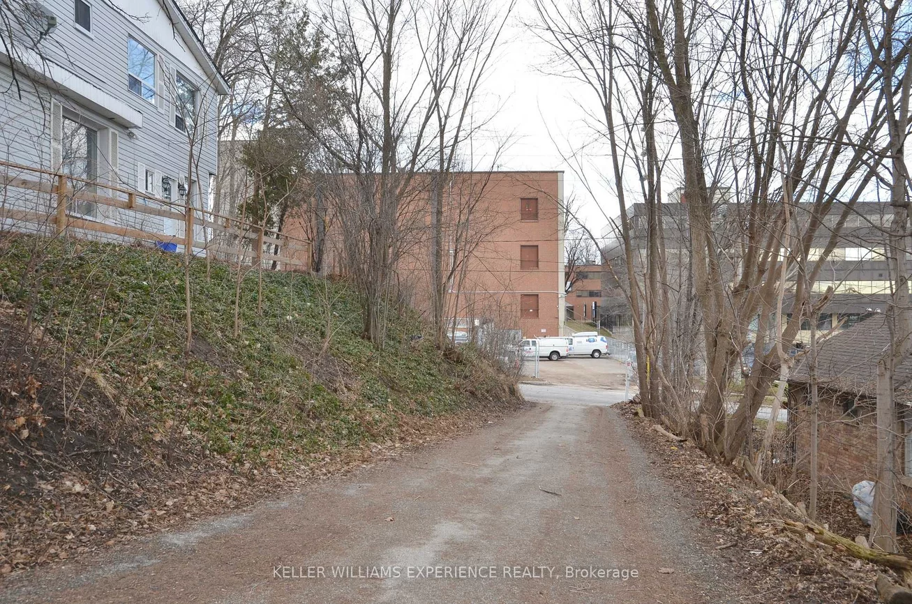 116, Maple, Queen's Park, Barrie