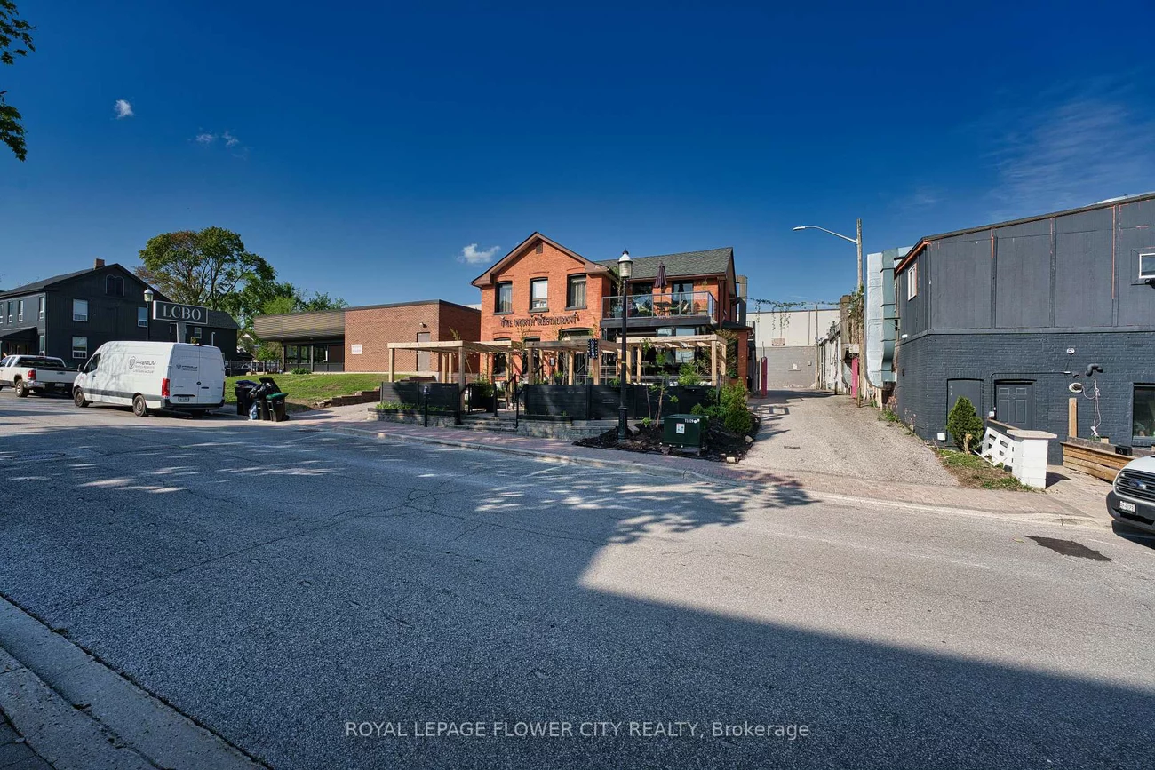 49, Mary, City Centre, Barrie