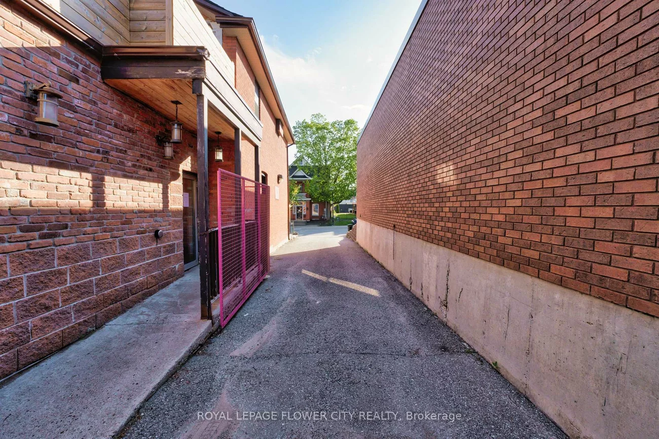 49, Mary, City Centre, Barrie