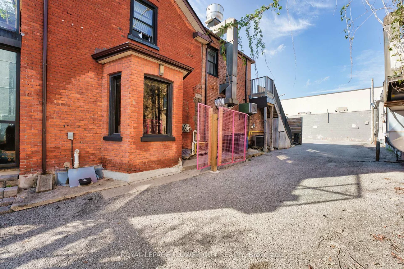 49, Mary, City Centre, Barrie