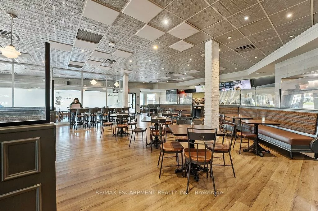 501, Bryne, 400 West, Barrie