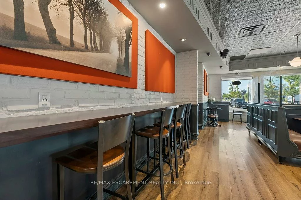 501, Bryne, 400 West, Barrie