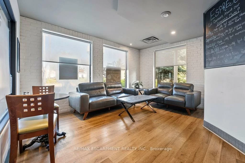 501, Bryne, 400 West, Barrie