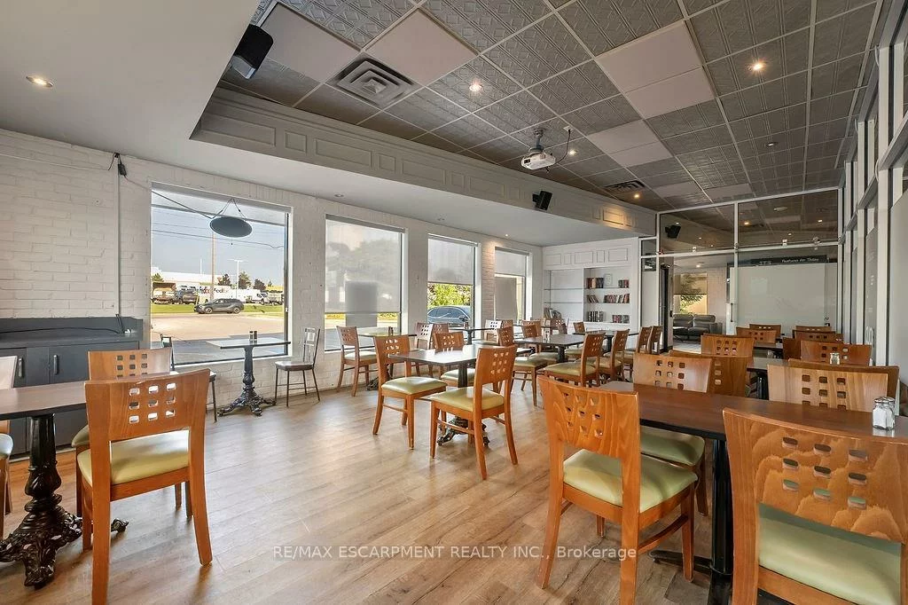501, Bryne, 400 West, Barrie