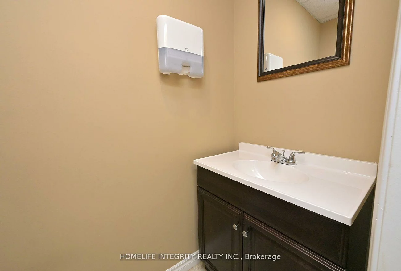 25, BERCZY, Codrington, Barrie