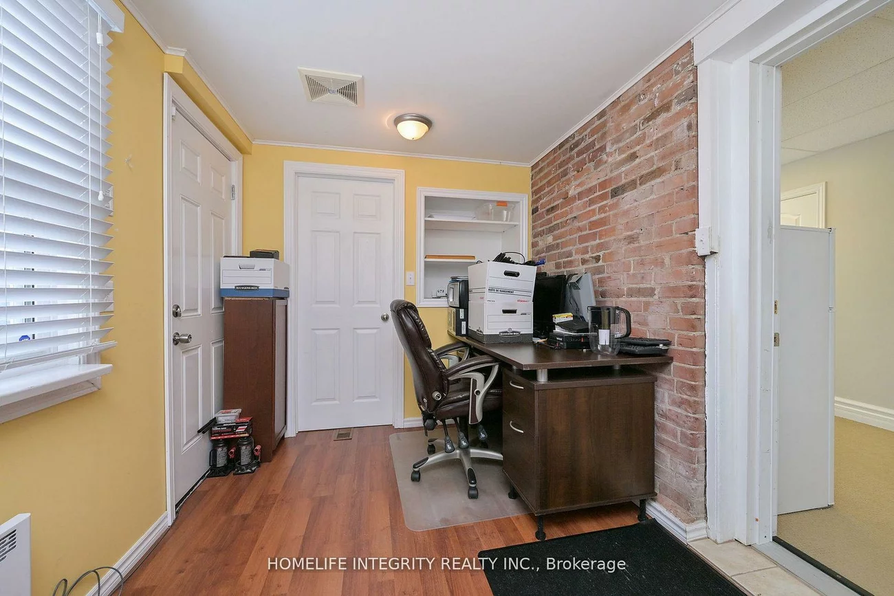 25, BERCZY, Codrington, Barrie