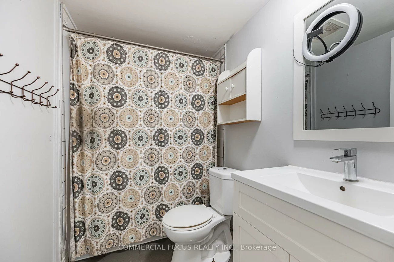56, Donald, Queen's Park, Barrie