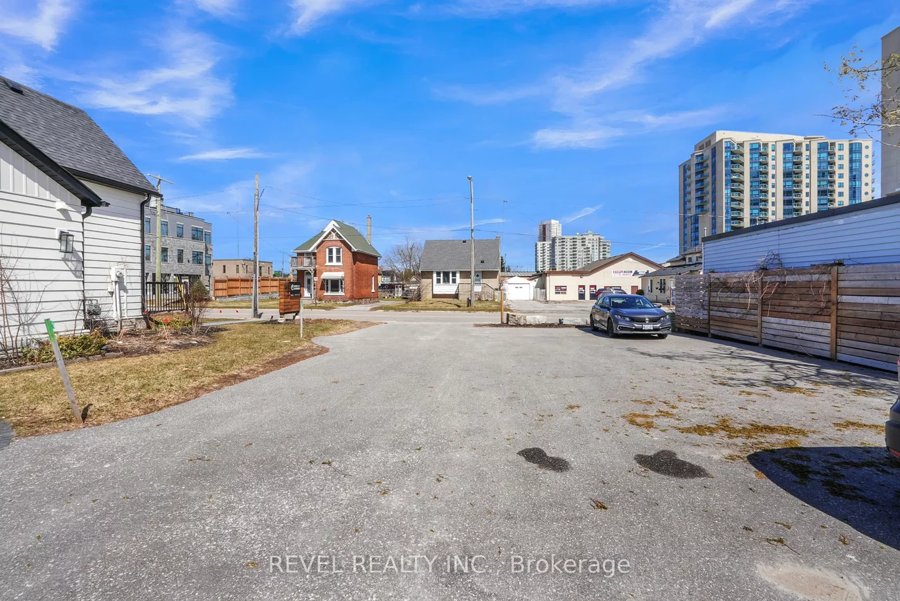 27, Victoria, City Centre, Barrie