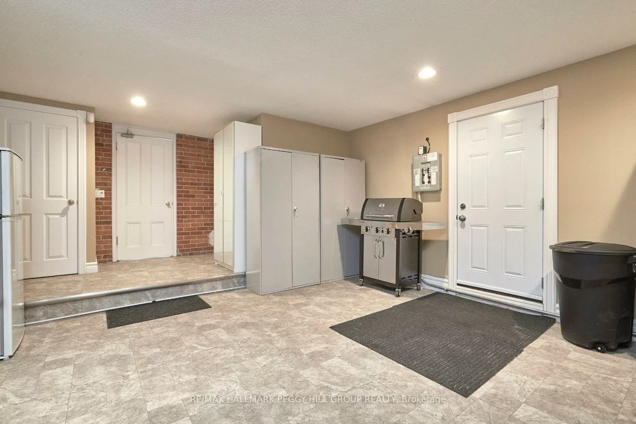 30, Mary, City Centre, Barrie