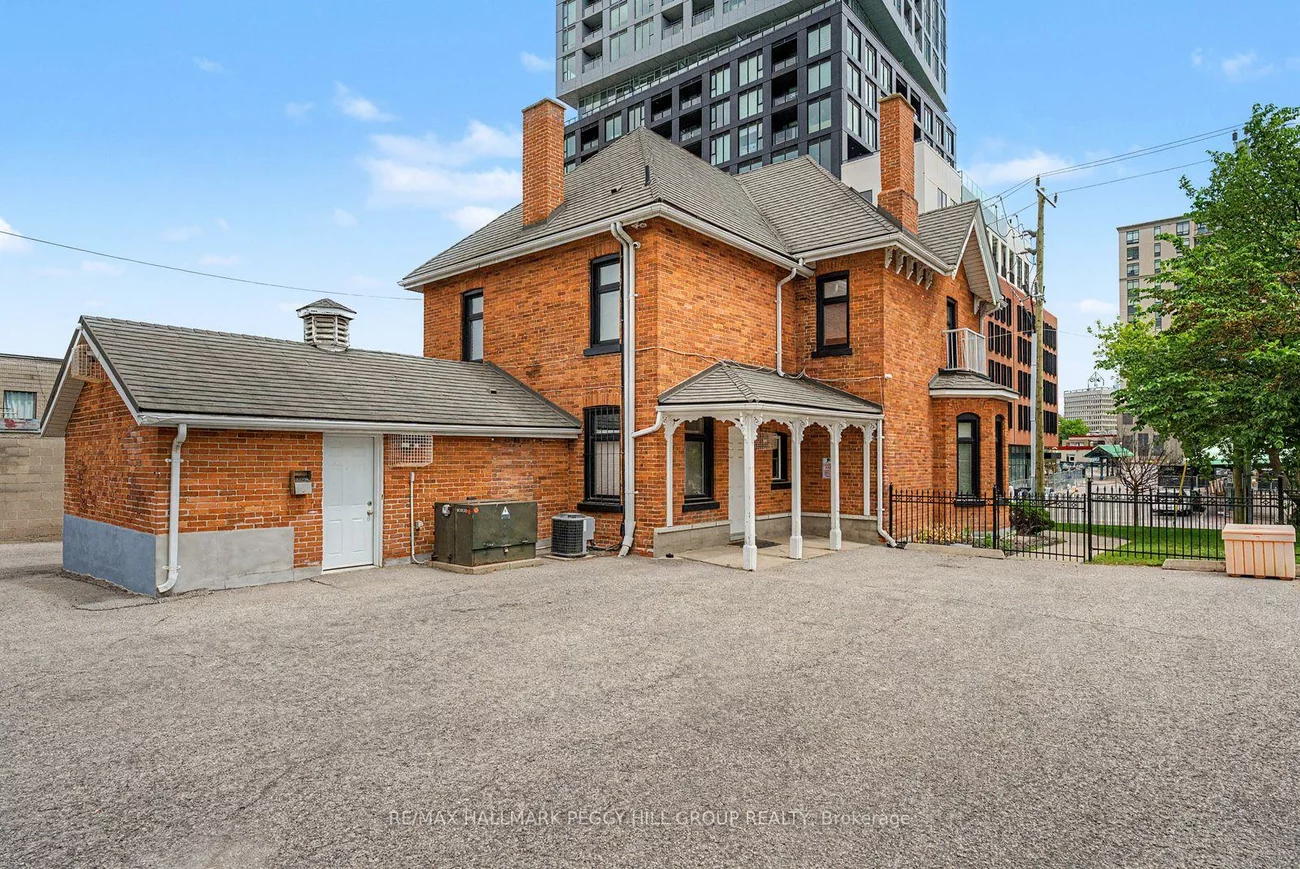 30, Mary, City Centre, Barrie