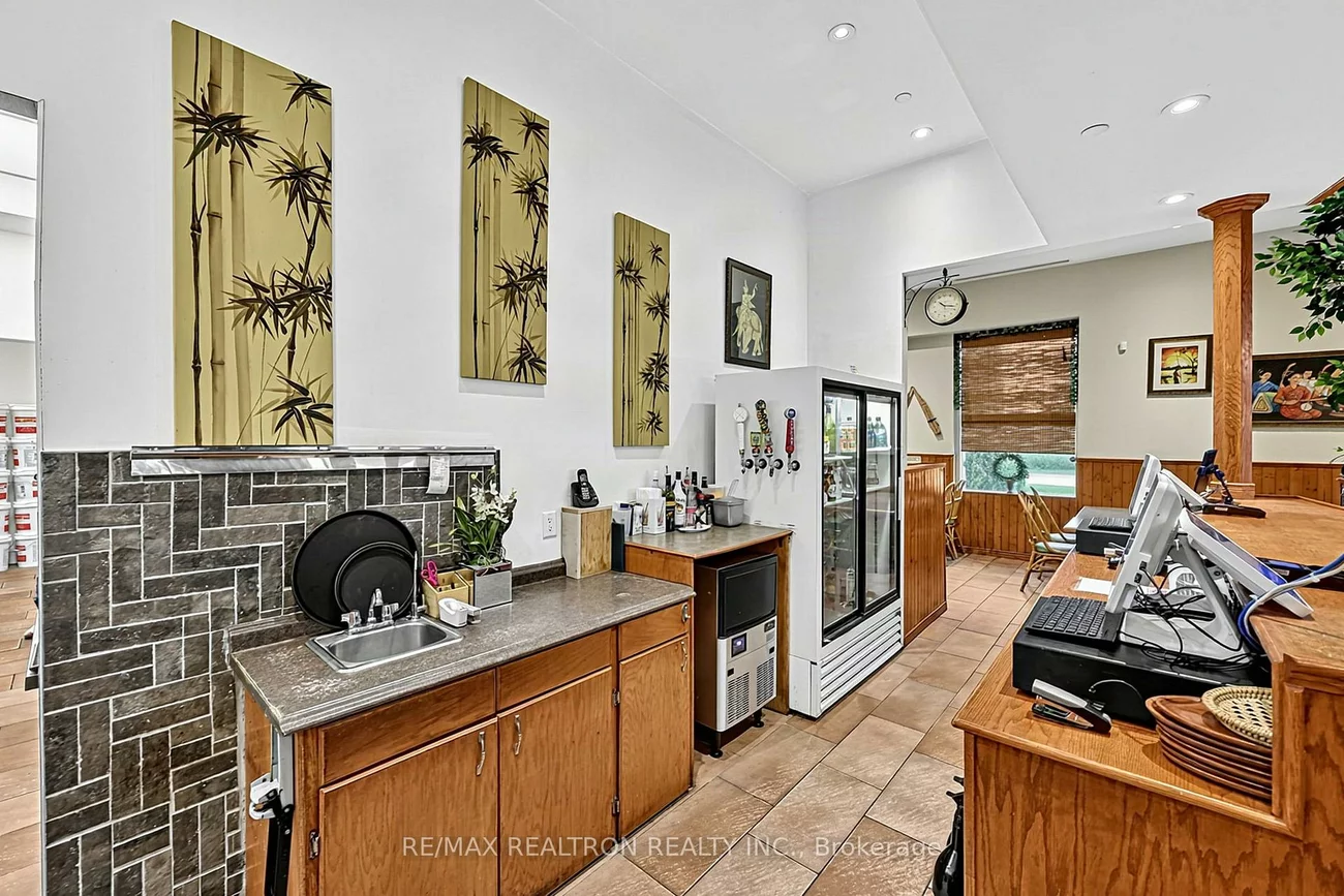 61, King, 400 West, Barrie