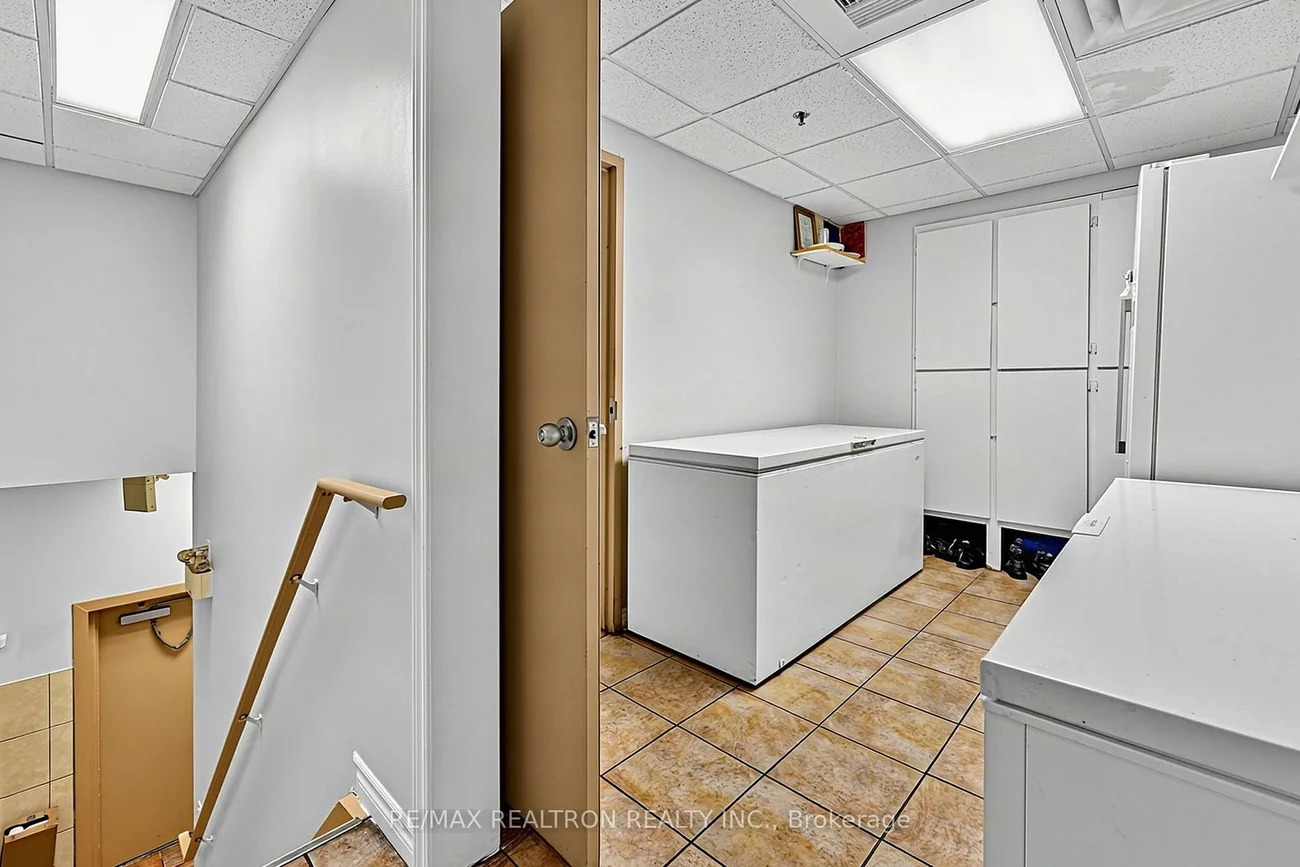 61, King, 400 West, Barrie