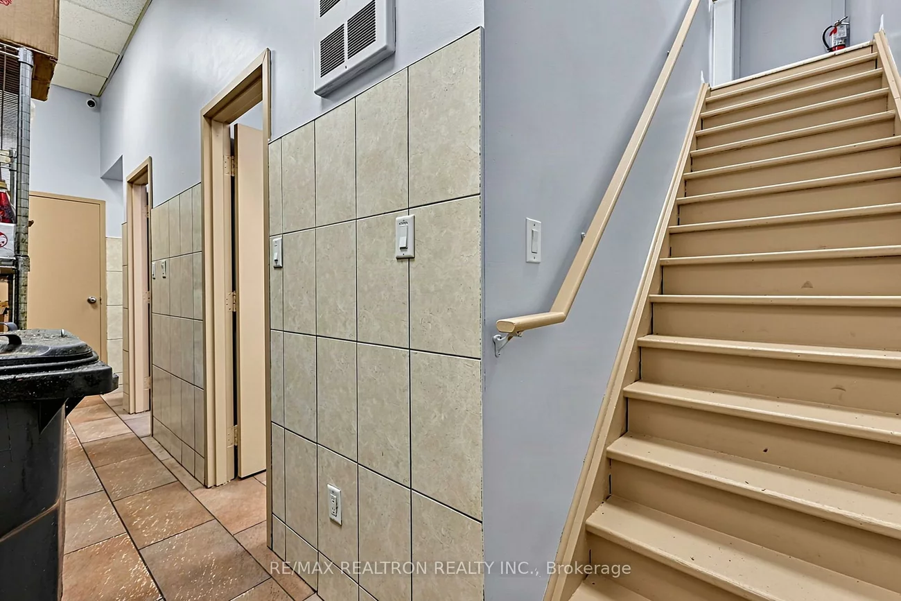 61, King, 400 West, Barrie