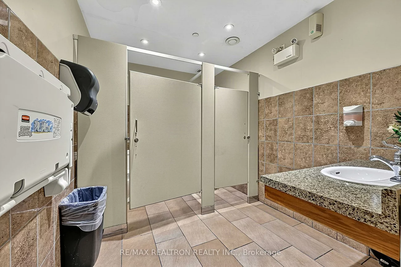 61, King, 400 West, Barrie