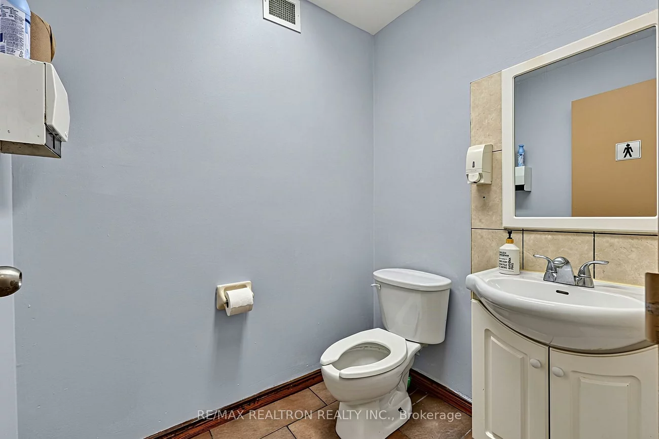 61, King, 400 West, Barrie