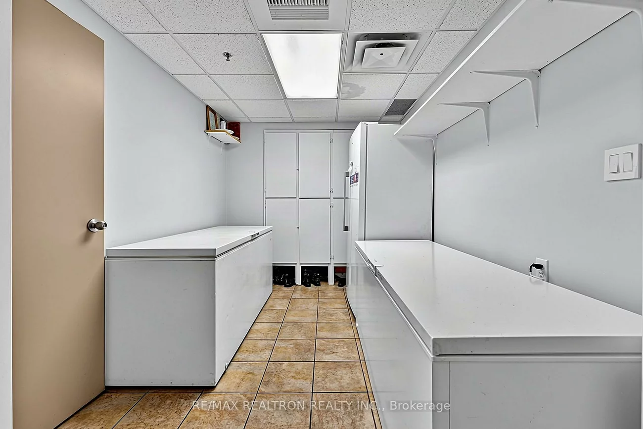 61, King, 400 West, Barrie