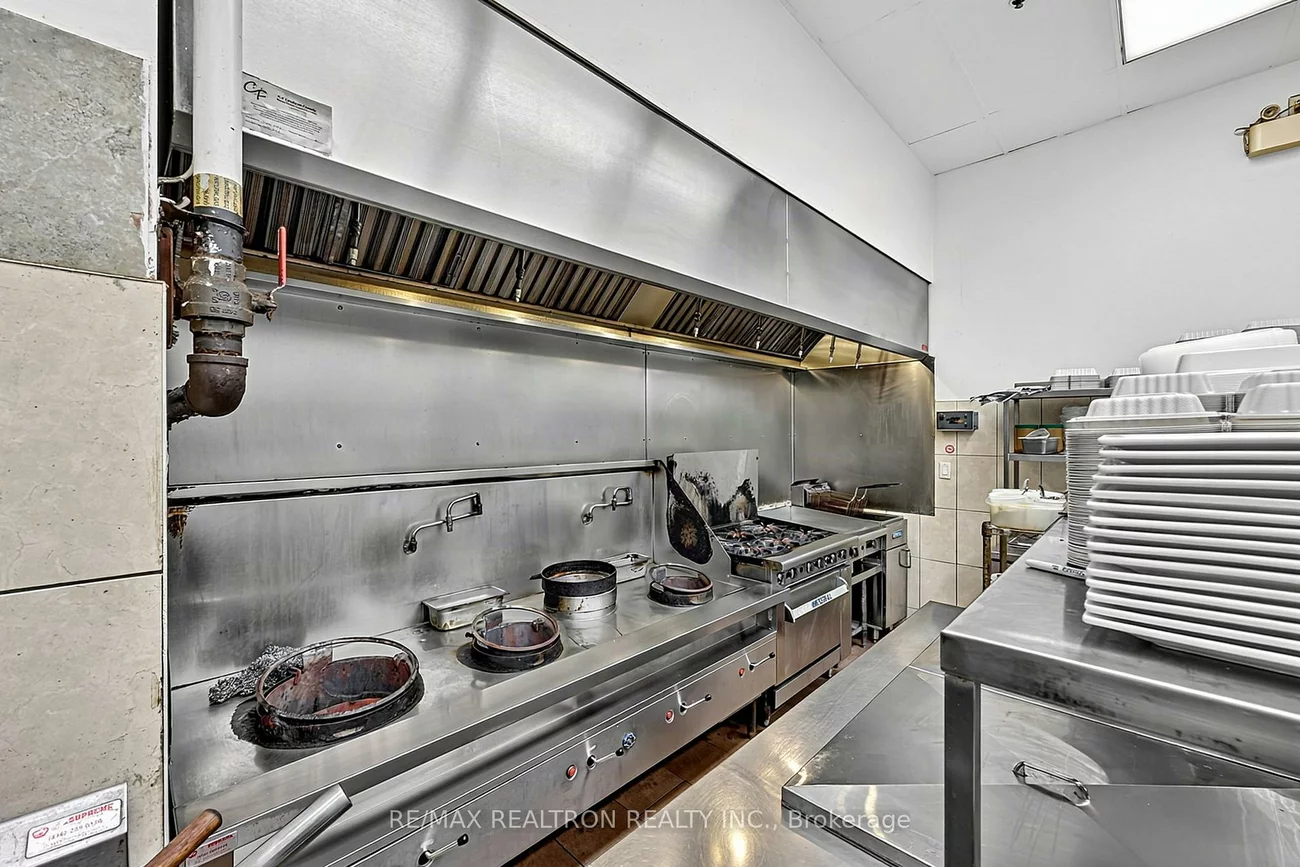 61, King, 400 West, Barrie