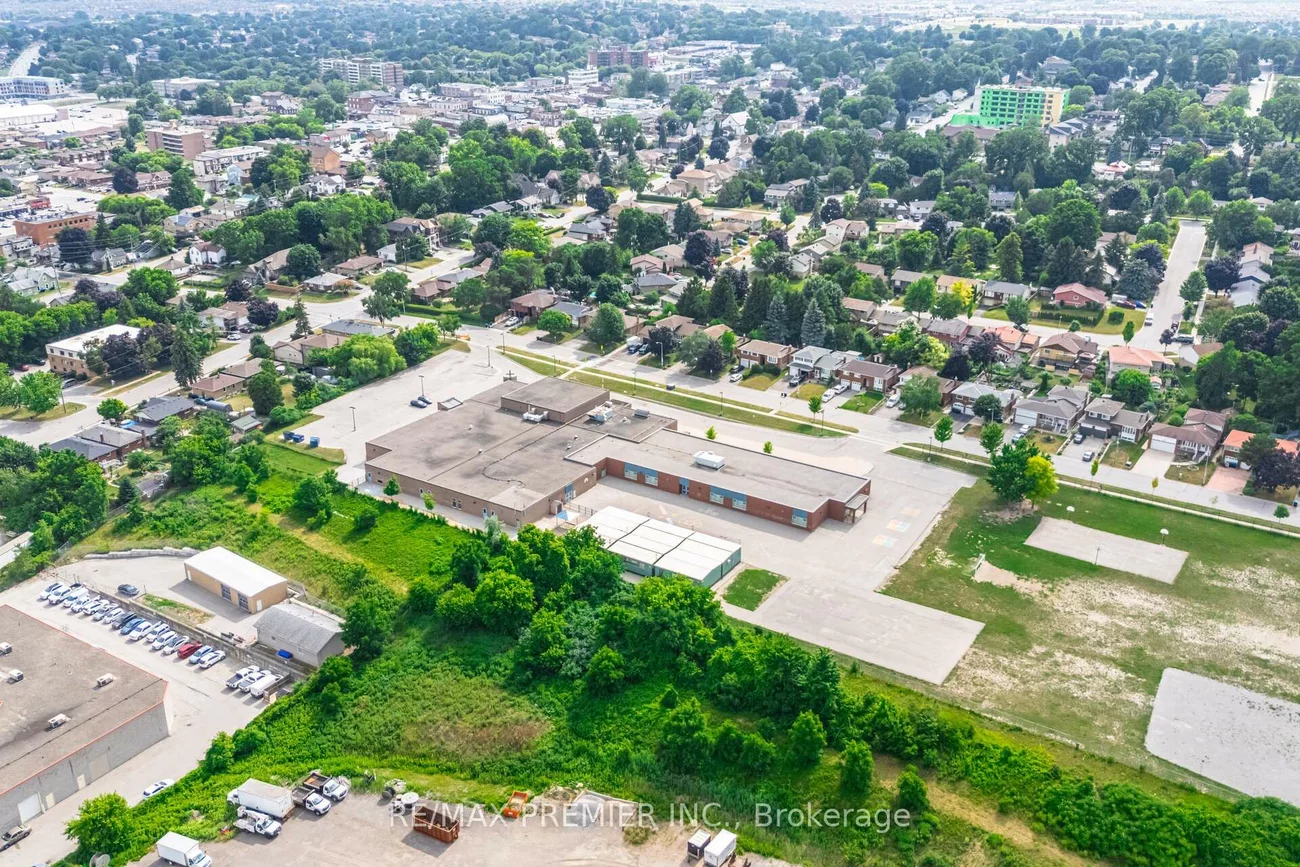 200, Dissette, Bradford, Bradford West Gwillimbury