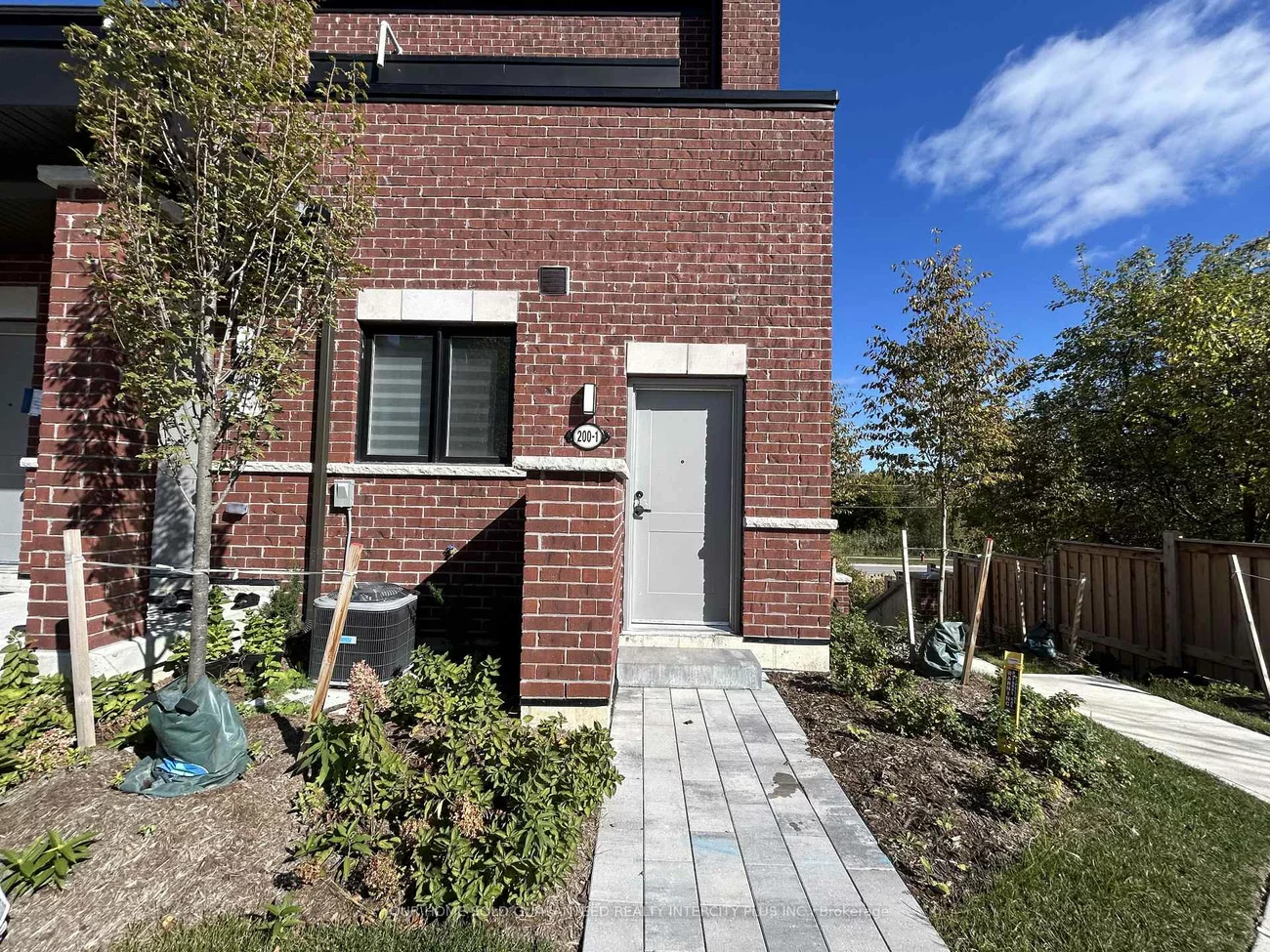 200, Dissette, Bradford, Bradford West Gwillimbury