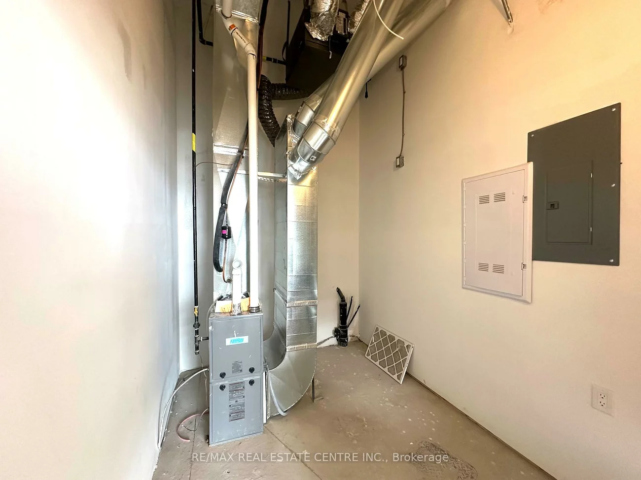 200, Dissette, Bradford, Bradford West Gwillimbury