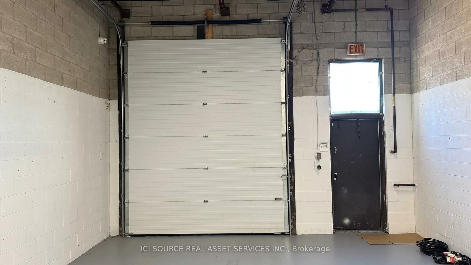 18 B, Strathearn, Steeles Industrial, Brampton