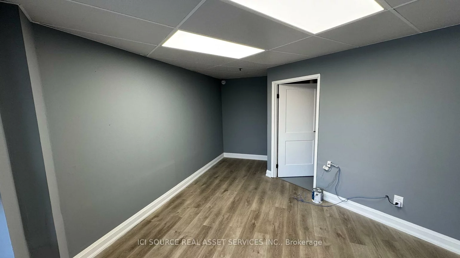 18 B, Strathearn, Steeles Industrial, Brampton