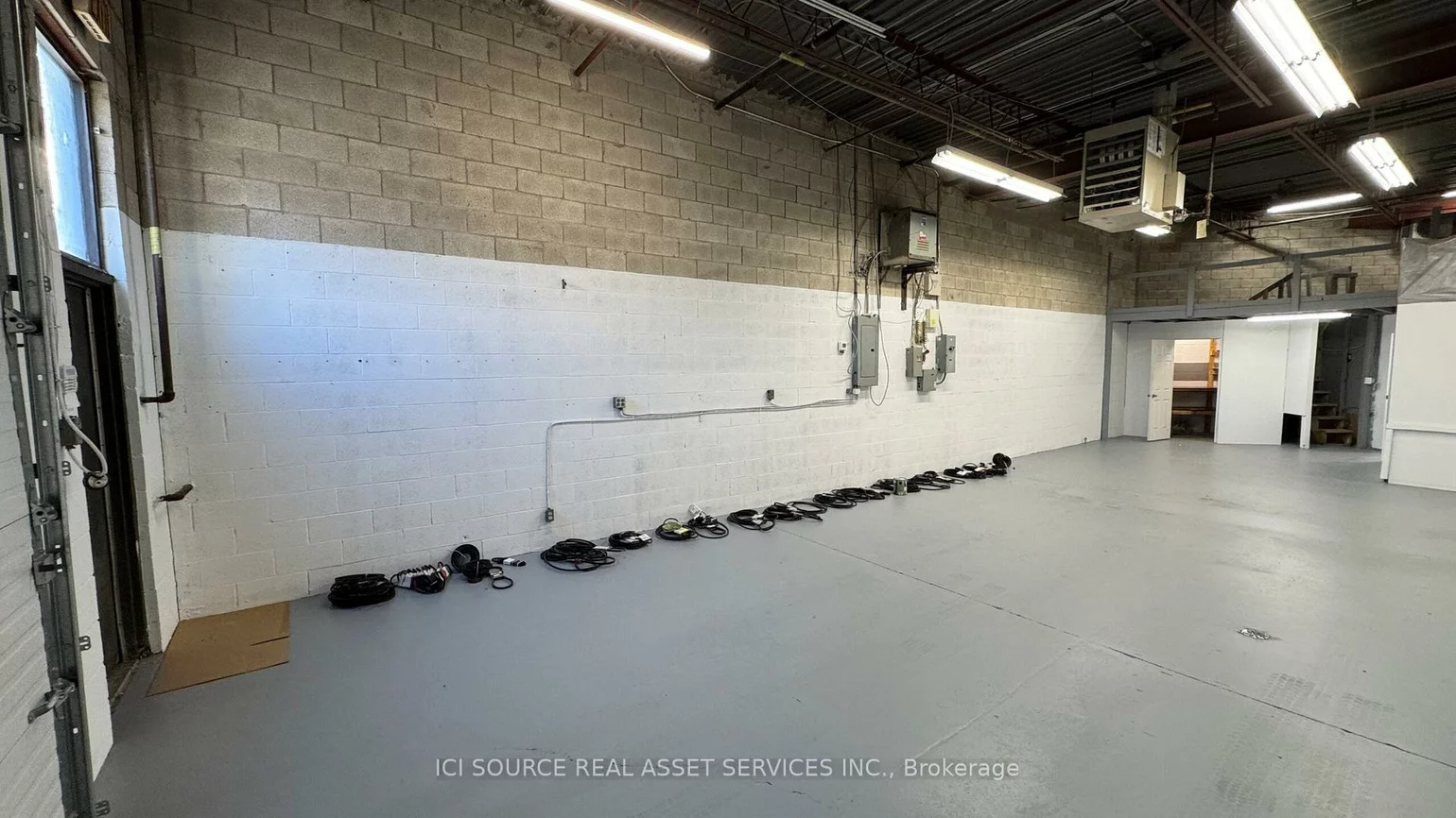 18 B, Strathearn, Steeles Industrial, Brampton