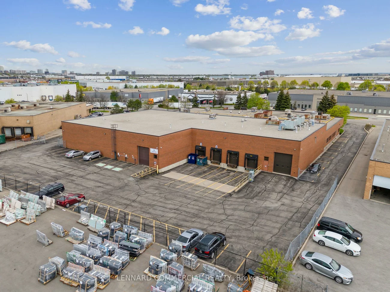 46, Hedgedale, Steeles Industrial, Brampton