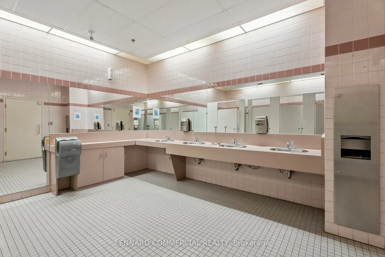 46, Hedgedale, Steeles Industrial, Brampton