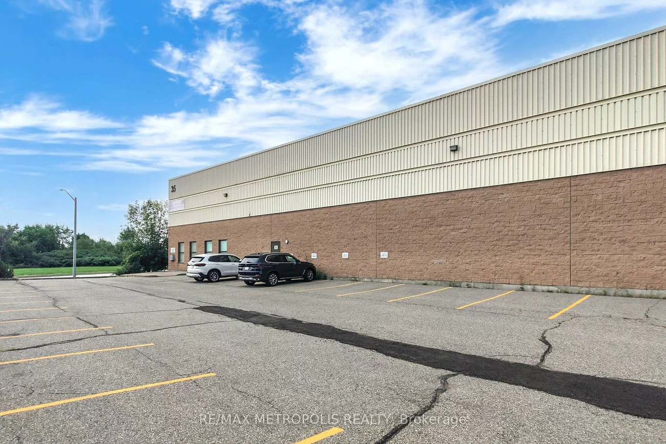 35, Hedgedale, Steeles Industrial, Brampton