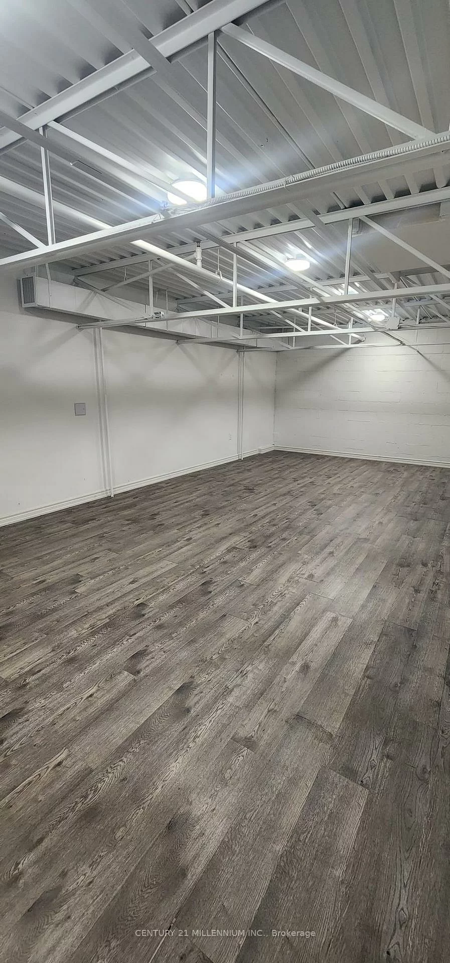 22, Strathearn, Steeles Industrial, Brampton